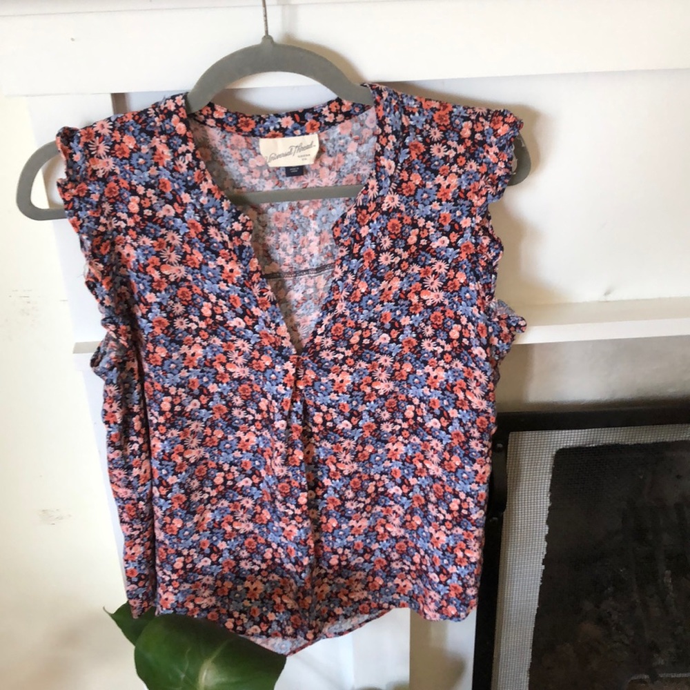 Universal Threads floral tank!